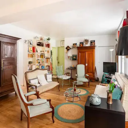 Apartment Vintage 2bd With Patio In Montmartre
