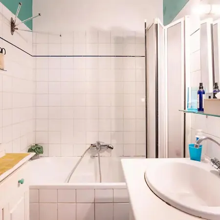 Apartment Vintage 2bd With Patio In Montmartre *