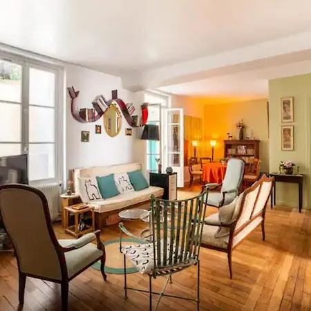 Vintage 2bd With Patio In Montmartre