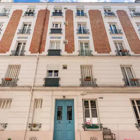 Vintage 2bd With Patio In Montmartre Paris