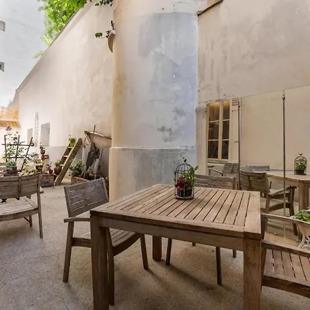 Vintage 2bd With Patio In Montmartre Apartment