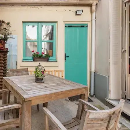 Vintage 2bd With Patio In Montmartre