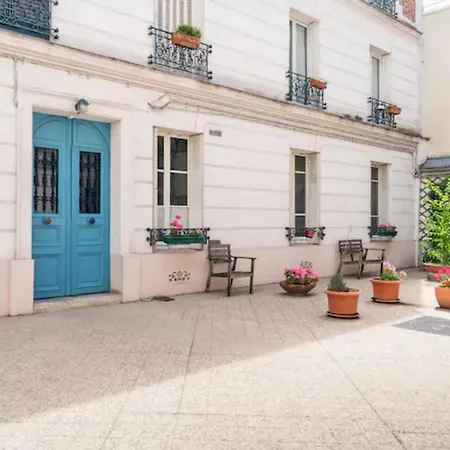 Apartment Vintage 2bd With Patio In Montmartre