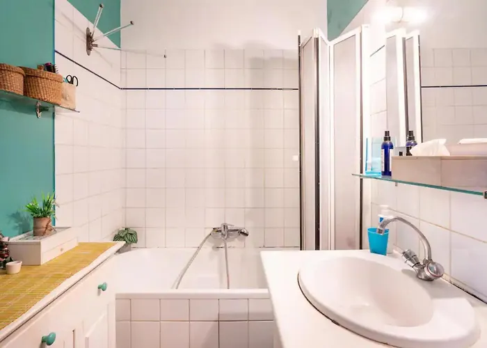 Appartement Vintage 2bd With Patio In Montmartre *