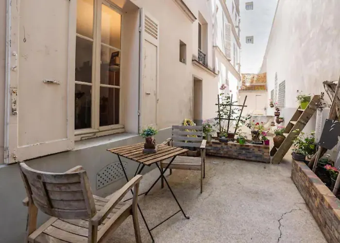 Vintage 2bd With Patio In Montmartre Appartement Paris
