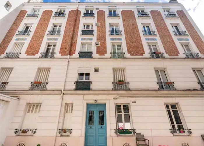 Vintage 2bd With Patio In Montmartre Paris