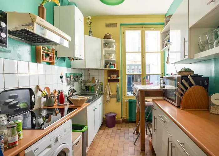Vintage 2bd With Patio In Montmartre * Paris