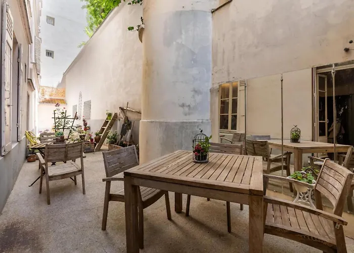 Vintage 2bd With Patio In Montmartre Appartement