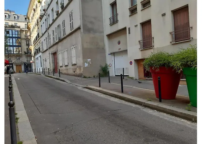 Vintage 2bd With Patio In Montmartre Appartement *