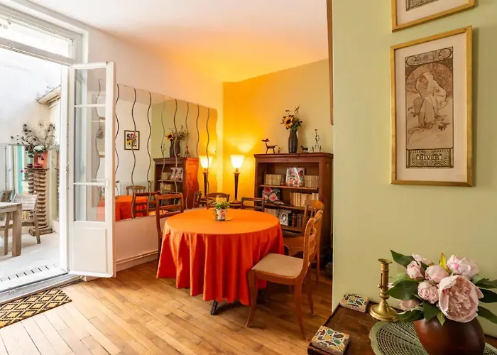 Appartement Vintage 2bd With Patio In Montmartre Paris